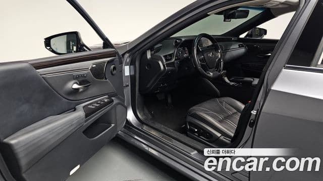 Lexus ES300h 2020 — Şəkil 6/20