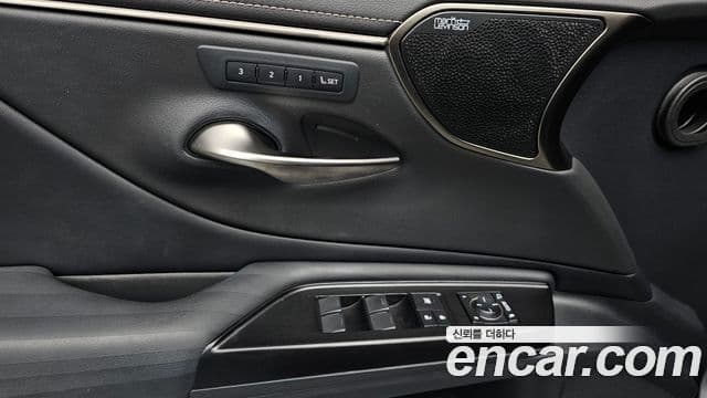 Lexus ES300h 2020 — Şəkil 8/20