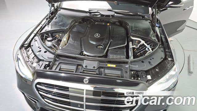 Mercedes-Benz S-Class 2022 — Photo 9/20