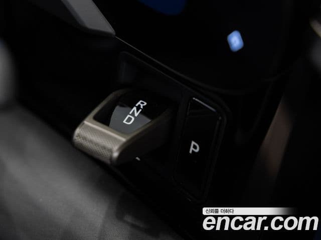 Porsche Taycan 2025 — Photo 9/19