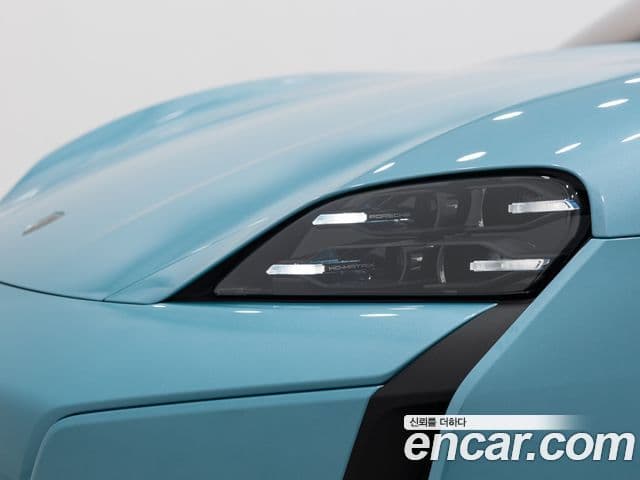 Porsche Taycan 2025 — Photo 16/19