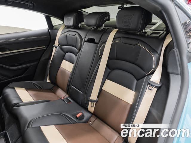Porsche Taycan 2025 — Photo 2/19