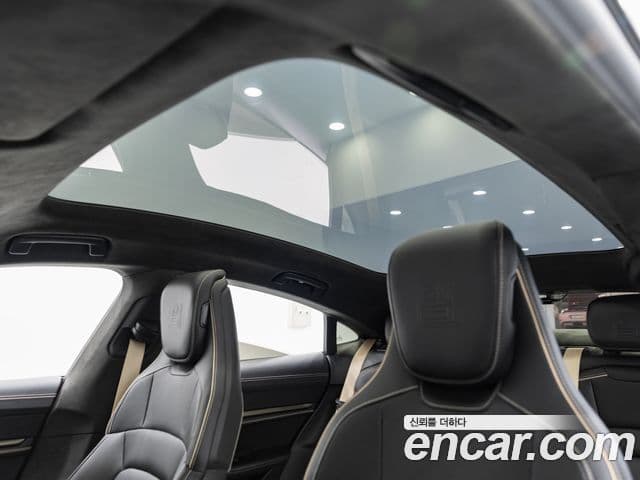 Porsche Taycan 2025 — Photo 8/19