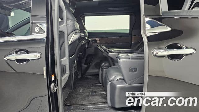 Toyota Alphard 2023 — Фото 12/20