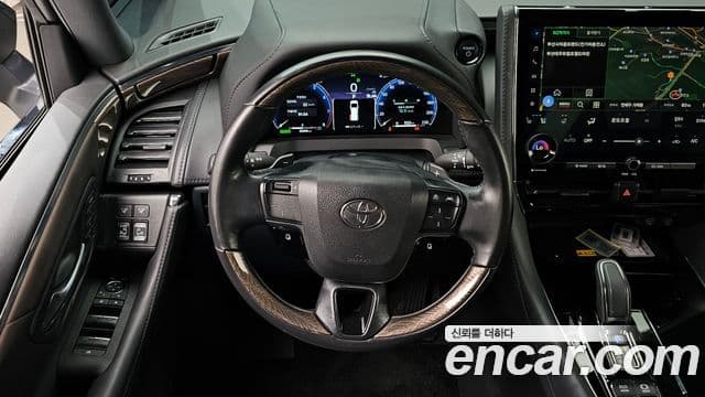 Toyota Alphard 2023 — Фото 13/20