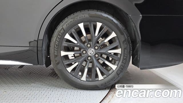 Toyota Alphard 2023 — Photo 11/30