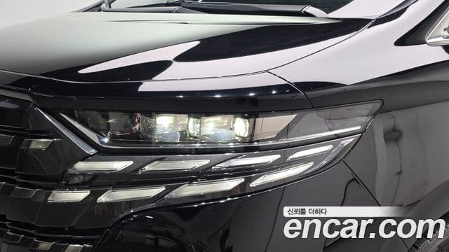 Toyota Alphard 2023 — Photo 16/30