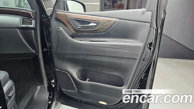 Toyota Alphard 2023 — Photo 20/30