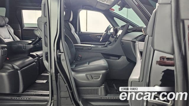 Toyota Alphard 2023 — Photo 3/30
