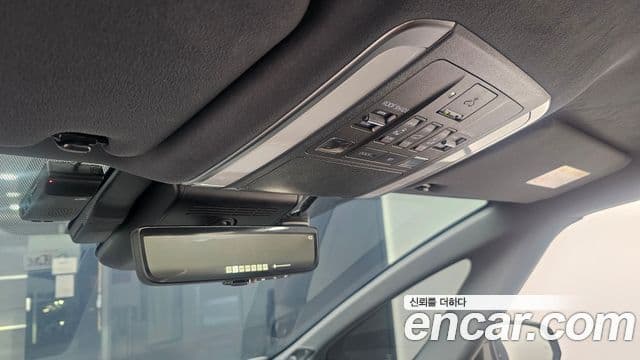 Toyota Alphard 2023 — Photo 21/30