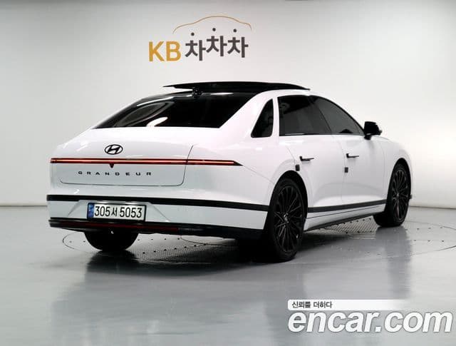 Hyundai Grandeur Hybrid 2023 — Photo 10/20