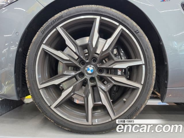 BMW 8 Series 2025 — Photo 6/8