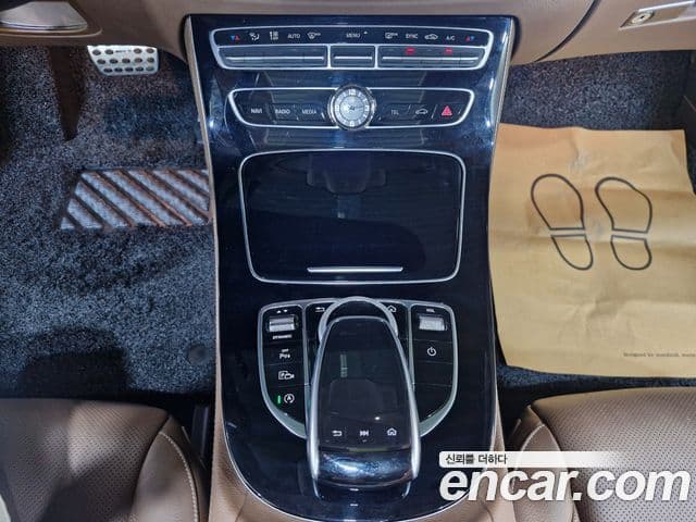 Mercedes-Benz E-Class 2018 — Фото 14/20