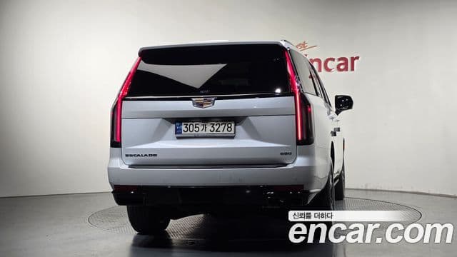 Cadillac Escalade 2023 — Фото 4/20