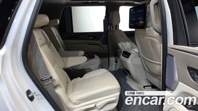 Cadillac Escalade 2023 — Фото 11/20