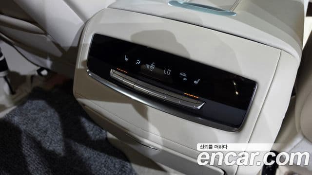 Cadillac Escalade 2023 — Фото 15/20