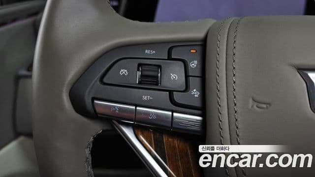 Cadillac Escalade 2023 — Фото 19/20