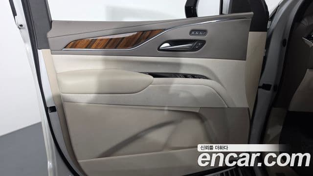 Cadillac Escalade 2023 — ფოტო 15/40