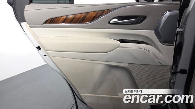 Cadillac Escalade 2023 — ფოტო 16/40
