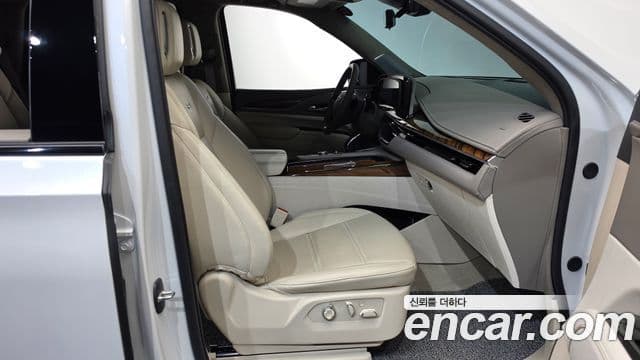 Cadillac Escalade 2023 — ფოტო 17/40