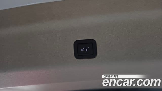 Cadillac Escalade 2023 — ფოტო 32/40