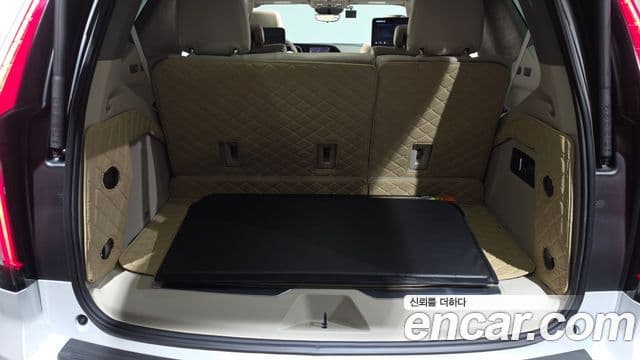 Cadillac Escalade 2023 — ფოტო 33/40