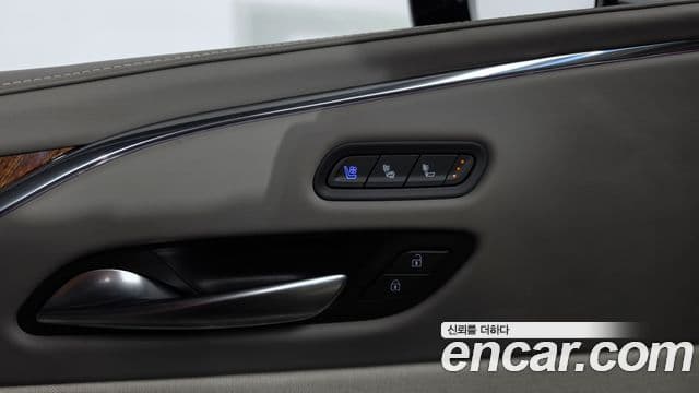 Cadillac Escalade 2023 — ფოტო 12/40