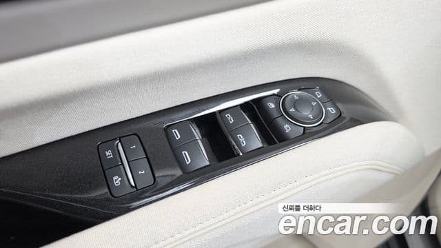 Cadillac Escalade 2023 — ფოტო 37/40
