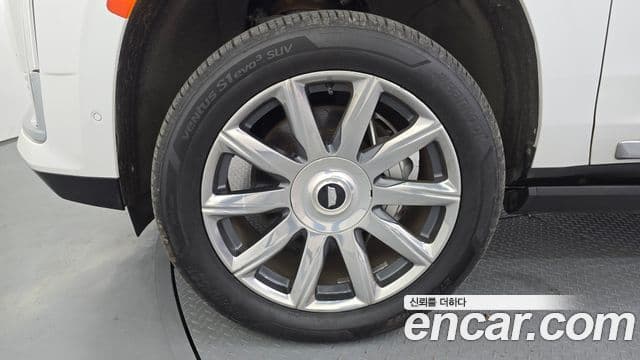Cadillac Escalade 2021 — Photo 17/20