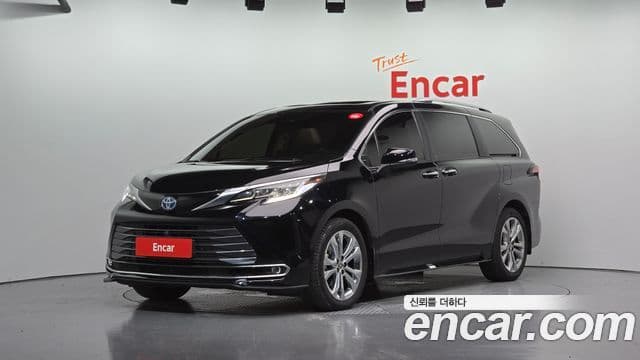 Toyota Sienna 2022 — ფოტო 12/32