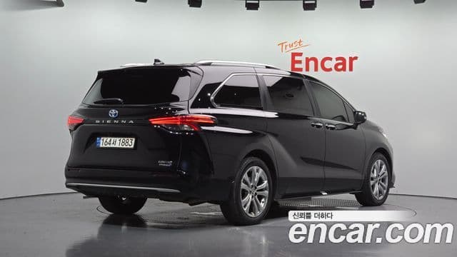 Toyota Sienna 2022 — ფოტო 20/32
