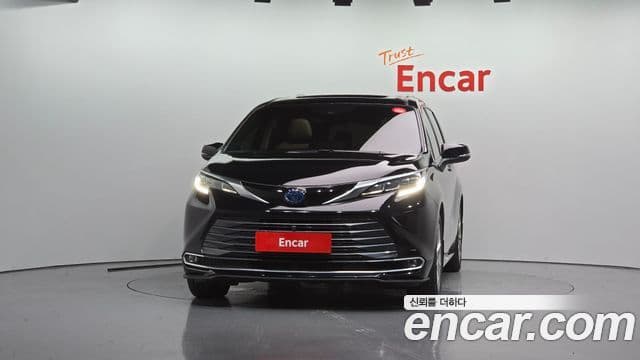 Toyota Sienna 2022 — ფოტო 26/32
