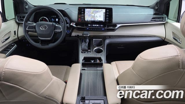 Toyota Sienna 2022 — ფოტო 27/32