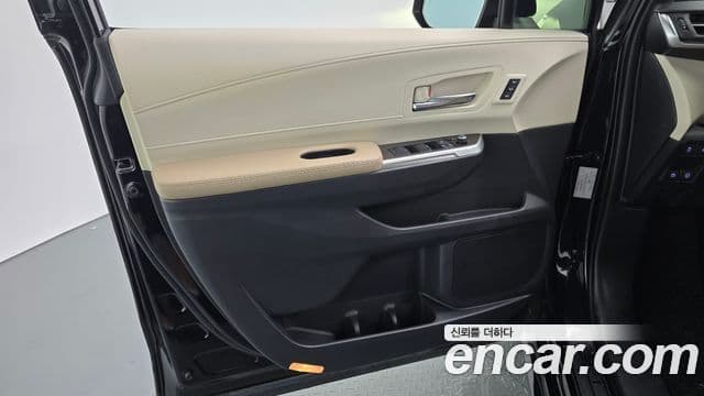 Toyota Sienna 2022 — ფოტო 17/32