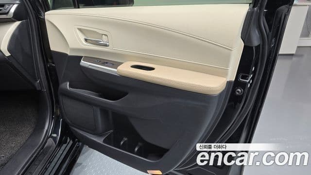Toyota Sienna 2022 — ფოტო 6/32