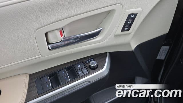 Toyota Sienna 2022 — ფოტო 29/32