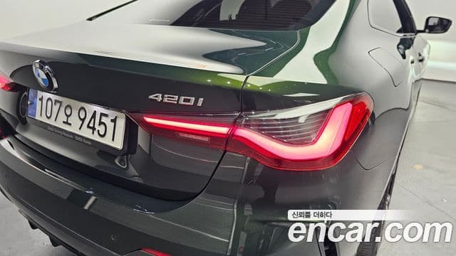 BMW 4 Series 2021 — Şəkil 28/31