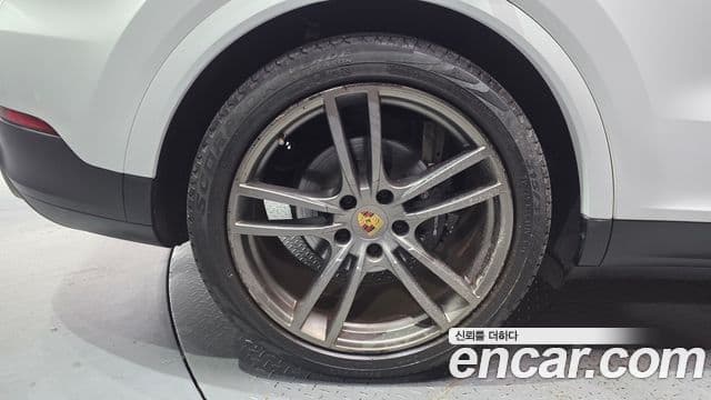Porsche Cayenne 2019 — ფოტო 6/36