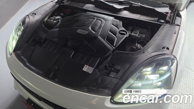 Porsche Cayenne 2019 — ფოტო 18/36