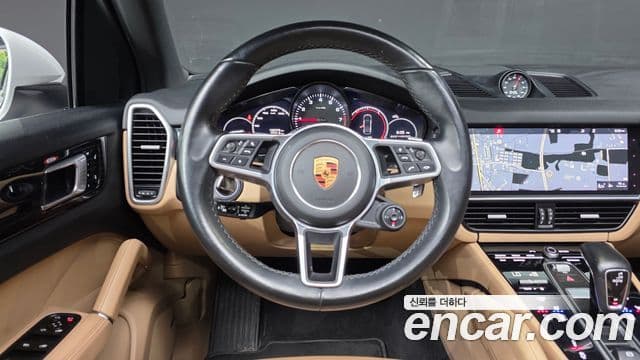 Porsche Cayenne 2019 — ფოტო 14/36