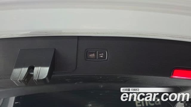 Porsche Cayenne 2019 — ფოტო 28/36