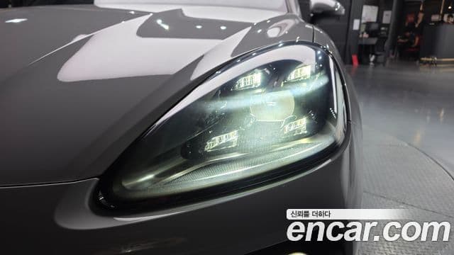 Porsche Cayenne 2019 — ფოტო 36/36