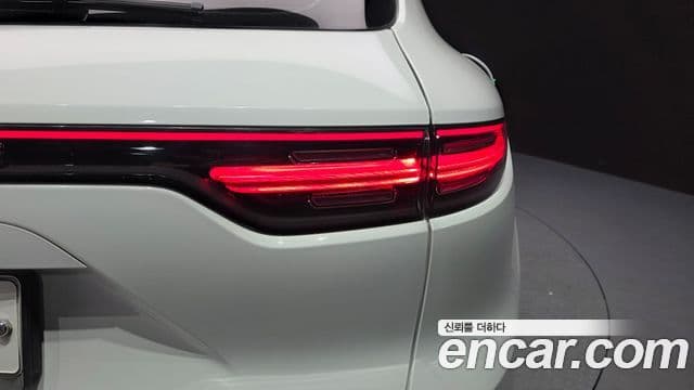 Porsche Cayenne 2019 — ფოტო 29/36