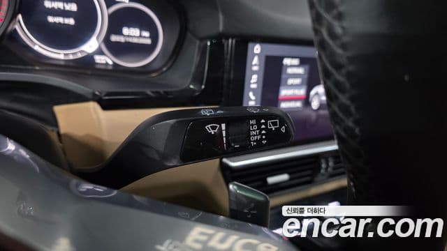 Porsche Cayenne 2019 — ფოტო 33/36