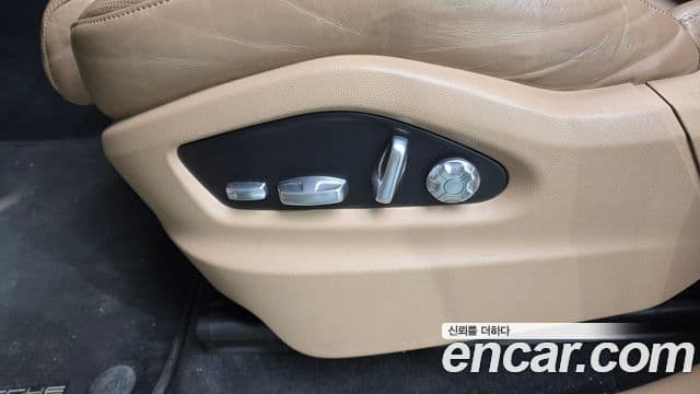 Porsche Cayenne 2019 — ფოტო 19/36