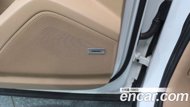 Porsche Cayenne 2019 — ფოტო 24/36