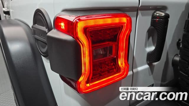 Jeep Wrangler 2025 — Şəkil 26/30