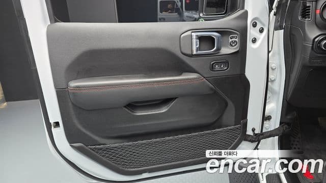 Jeep Wrangler 2025 — Şəkil 15/30