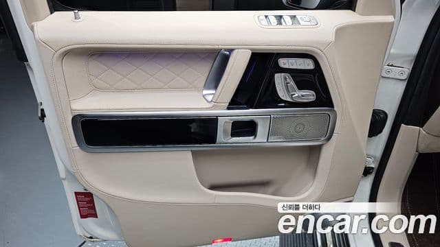 Mercedes-Benz G-Class 2021 — Photo 17/32
