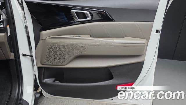 Kia Carnival 2024 — Şəkil 32/34